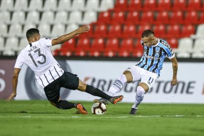 Gremio x LibertadRS - FUTEBOL/CONMEBOL LIBERTADORES 2019 /GREMIO X LIBERTAD - ESPORTES - Lance da partida entre Gremio e Libertad, disputada na noite desta Terca-feira, no Estadio Defensores del Chaco, em AssunÃ§Ã£o no Paraguai, valida pela da Conmebol Libertadores 2019. FOTO: LUCAS UEBEL/GREMIO FBPAEditoria: SPOIndexador: Lucas UebelSecao: futebolFonte: Gremio.netFotógrafo: Gremio x Libertad