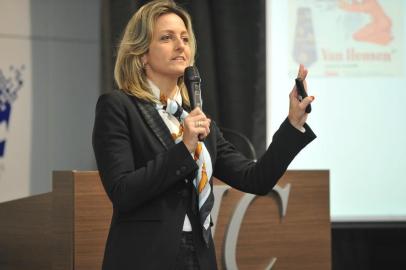 Palestra de Simone Leite, presidente da Federasul, na reunião-almoço da CIC em Caxias.