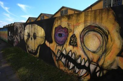  PORTO ALEGRE -RS  - BR - 24.04.2019Muro na avenida Mauá, separando a cidade do cais do Porto.FOTÓGRAFO: TADEU VILANI AGêNCIA RBS