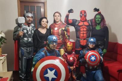 Com cosplayers, família caxiense assiste pré-estreia de ¿Vingadores: Ultimato¿