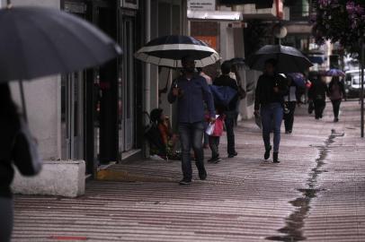  CAXIAS DO SUL, RS, BRASIL, 25/02/2019 - Segunda feira em Caxias teve chuva e queda de temperatura. A tarde, os termômetros marcaram 15 garaus. (Marcelo Casagrande/Agência RBS)