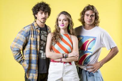 verão 90,  Manuela ( Isabelle Drummond ) , Joao ( Rafael Vitti ) e Jeronimo ( Jesuita Barbosa )