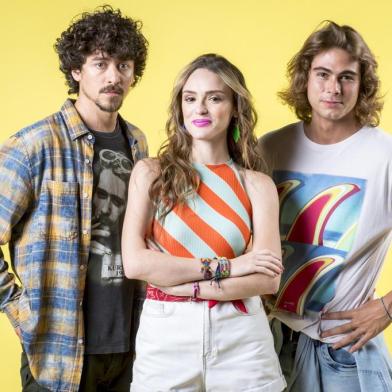 verão 90,  Manuela ( Isabelle Drummond ) , Joao ( Rafael Vitti ) e Jeronimo ( Jesuita Barbosa )