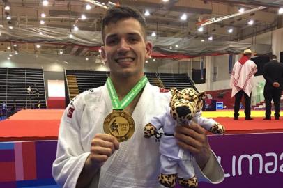 O judoca gaúcho Daniel Cargnin conquistou a medalha de ouro da categoria até 66kg no Pan-Americano de Lima, no Peru.