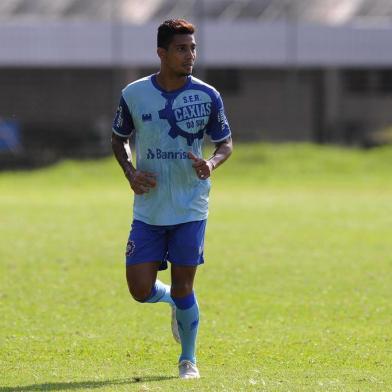 CAXIAS DO SUL, RS, BRASIL (23/04/2019)Treino do Ser Caxias no CT. Na foto, Raphael Soares. (Antonio Valiente/Agência RBS)