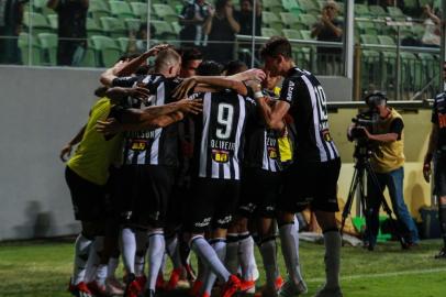 Belo Horizonte/Minas Gerais/Brasil: Jogadores  do Atlético-MG, comemoram o gol de Ricardo Oliveira, durante partida entre Atlético-MG e Avaí­, vÃ¡lida pela primeira rodada do Brasileirão, na arena IndependÃªncia (Foto: Rodney Costa/Eleven)