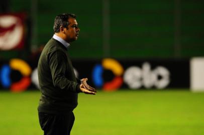 CAXIAS DO SUL, RS, BRASIL, 24/04/2019. Juventude x Vila Nova-GO, partida de ida da quarta fase da Copa do Brasil 2019 e realizada no estádio Alfredo Jaconi. Técnico do Ju, Marquinhos Santos. (Porthus Junior/Agência RBS)