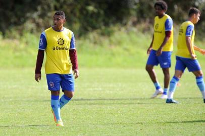  CAXIAS DO SUL, RS, BRASIL (23/04/2019)Treino do Ser Caxias no CT. Na foto, meia Leilson. (Antonio Valiente/Agência RBS)