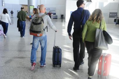  PORTO ALEGRE, RS, BRASIL,29/04/2019- Filas no aeroporto  Salgado Filho.(FOTOGRAFO: RONALDO BERNARDI / AGENCIA RBS)