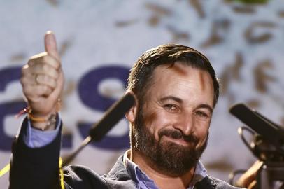 Spanish far-right VOX party leader and candidate for prime minister Santiago Abascal gives a thumbs-up during an election night rally in Madrid after Spain held general elections on April 28, 2019. - Spains socialists won snap elections but without the necessary majority to govern in a fragmented political landscape marked by the far-rights dramatic eruption in parliament. (Photo by OSCAR DEL POZO / AFP)