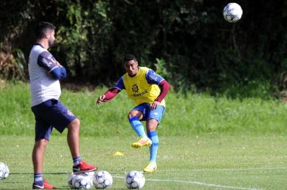 CAXIAS DO SUL, RS, BRASIL (23/04/2019)Treino do Ser Caxias no CT. Na foto, meia Leilson. (Antonio Valiente/Agência RBS)