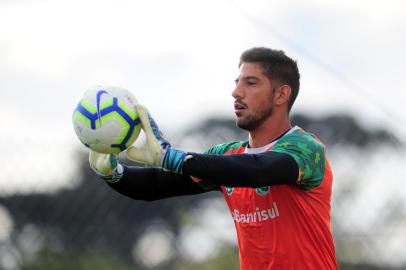  CAXIAS DO SUL, RS, BRASIL, 23/04/2019. Treino do Juventude  no CT. O Ju, joga contra o Vila Nova (GO) pelo jogo de ida da quarta fase da Copa do Brasil 2019. Na foto, goleiro Marcelo Carné. (Porthus Junior/Agência RBS)Indexador:                                 