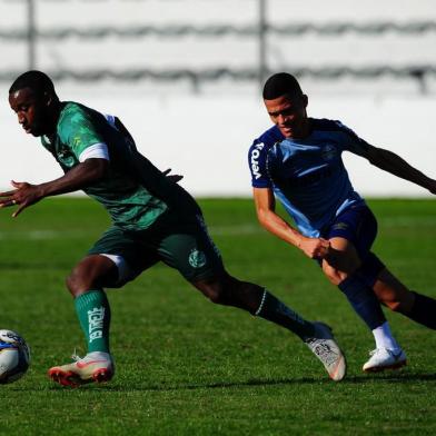  CAXIAS DO SUL, RS, BRASIL, 30/04/2019. Treino do Juventude no estádio Alfredo Jaconi. Na foto, zagueiro Diego Ivo. (Porthus Junior/Agência RBS)