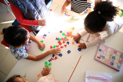  PORTO ALEGRE, RS, BRASIL - Inauguração da Escola Comunitária de Educação Básica (ECEB) Aldeia Lumiar. Trata-se de uma parceria entre a prefeitura de Porto Alegre, a ONG Aldeia e a escola Lumiar. Haverá oferta de ensino público pelo município utilizando métodos pedagógicos de instituição privada.Indexador: Jefferson Botega