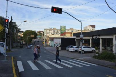 Semáforos no acesso ao bairro Medianeira, em Caxias, já estão em operação