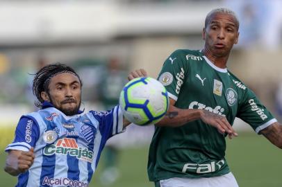 CSA x PalmeirasMaceiÃ³, Alagoas, 01 de Maio de 2019 - CSA X PALMEIRAS -  durante o jogo entre  CSA x Palmeiras, partida vÃ¡lida pela segunda rodada do Campeonato Brasileiro da sÃ©rie A, evento realizado no estÃ¡dio Rei PelÃ©. (Foto: Carlos Ezequiel Vannoni/PixelPress)Editoria: SPOIndexador: Carlos Ezequiel Vannoni/PixelPreSecao: FutebolFonte: PixelPressFotógrafo: Carlos Ezequiel Vannoni/PixelPre