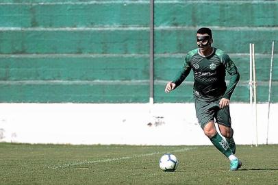  CAXIAS DO SUL, RS, BRASIL, 19/04/2019 - Depois de eliminar o Botafogo na Copa do Brasil, ainda no dia 11 de abril, o time volta a campo apenas na próxima quarta-feira (24) pela competição nacional, desta vez pela quarta fase. NA FOTO: zagueiro Sidimar. (Marcelo Casagrande/Agência RBS)