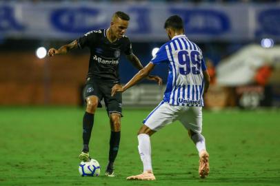 Gremio x AvaiRS - FUTEBOL/CAMPEONATO BRASILEIRO 2019/GREMIO X AVAI - ESPORTES - Lance da partida entre Gremio e Avai disputada na noite desta quarta-feira, no Estadio da Ressecada, em FlorianÃ³polis, valida pelo Campeonato Brasileiro 2019. FOTO: LUCAS UEBEL/GREMIO FBPAEditoria: SPOIndexador: Lucas UebelSecao: futebolFonte: Gremio.netFotógrafo: Gremio x Avai