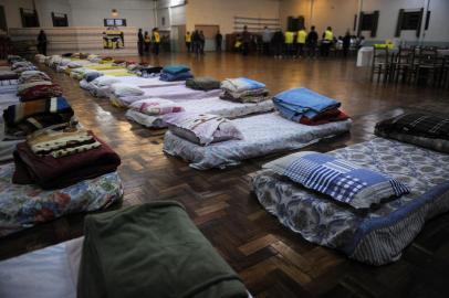  CAXIAS DO SUL, RS, BRASIL, 01/05/2019 - Acolhida de população em situação de rua na primeira noite do projeto Hospedagem Solidária de 2019, organizado pela Pastoral das Pessoas em Situação de Rua da Diocese de Caxias com apoio da Fundação de Assistência Social e Guarda Municipal de Caxias. (Marcelo Casagrande/Agência RBS)