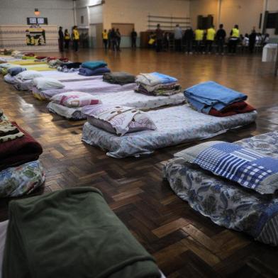  CAXIAS DO SUL, RS, BRASIL, 01/05/2019 - Acolhida de população em situação de rua na primeira noite do projeto Hospedagem Solidária de 2019, organizado pela Pastoral das Pessoas em Situação de Rua da Diocese de Caxias com apoio da Fundação de Assistência Social e Guarda Municipal de Caxias. (Marcelo Casagrande/Agência RBS)