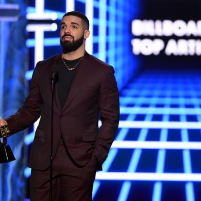 LAS VEGAS, NEVADA - MAY 01: Drake accepts the Top Artist award onstage during the 2019 Billboard Music Awards at MGM Grand Garden Arena on May 01, 2019 in Las Vegas, Nevada.   Kevin Winter/Getty Images for dcp/AFP