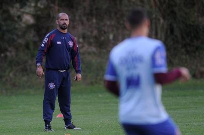  CAXIAS DO SUL, RS, BRASIL, 01/05/2019 - Equipe SER Caxias treina no CT do estádio Centenário. NA FOTO: técnico Pingo. (Marcelo Casagrande/Agência RBS)