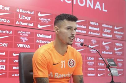 Lateral Zeca, do Inter, concede entrevista coletiva