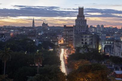 Chinatown in the heart of central Havana, Cuba.HAVANA, Cuba -- BC-TRAVEL-TIMES-CUBA-TOURISM-ART-NYTSF -- FILE â Chinatown in the heart of central Havana, Cuba, Dec. 15, 2015. The author Reif Larsen says âNo one can predict what will happen to Cuba in the coming years, which is why you must rush there now. As in, right now.â (CREDIT: Robert Rausch/The New York Times)--ONLY FOR USE WITH ARTICLE SLUGGED -- BC-TRAVEL-TIMES-CUBA-TOURISM-ART-NYTSF -- OTHER USE PROHIBITED.Editoria: TLocal: HAVANAIndexador: ROBERT RAUSCHFonte: NYTNSFotógrafo: STR