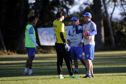 BENTO GONÇALVES, RS, BRASIL, 19/04/2019 - Esportivo de Bento treina para fase mata-mata. NA FOTO: técnico Carlos Moraes. (Marcelo Casagrande/Agência RBS)