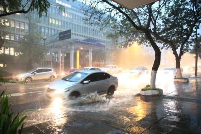  PORTO ALEGRE, RS, BRASIL, 03/05/2019- Tempo de chuva em Porto Alegre. (FOTOGRAFO: JEFFERSON BOTEGA / AGENCIA RBS)