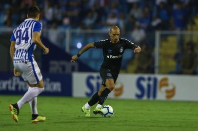 Gremio x AvaiRS - FUTEBOL/CAMPEONATO BRASILEIRO 2019/GREMIO X AVAI - ESPORTES - Lance da partida entre Gremio e Avai disputada na noite desta quarta-feira, no Estadio da Ressecada, em FlorianÃ³polis, valida pelo Campeonato Brasileiro 2019. FOTO: LUCAS UEBEL/GREMIO FBPAEditoria: SPOIndexador: Lucas UebelSecao: futebolFonte: Gremio.netFotógrafo: Gremio x Avai