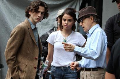 Selena Gomez e Timothée Chalamet em filme de Woody Allen