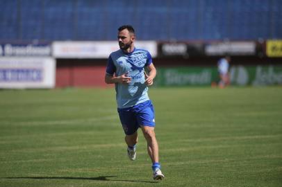  CAXIAS DO SUL, RS, BRASIL (25/01/2019)Treino do SER Caxias no Estádio Centenário em Caxias do Sul. Na foto,volante Juliano. (Antonio Valiente/Agência RBS)