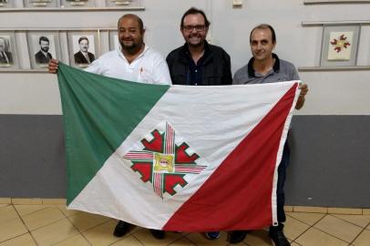 Chapas para a eleição da UAB de 2019. São dois concorrentes VALDIR WALTER (à esquerda), atual presidente, e ALAOR BARBOSA, atual presidente da AMOB Belvedere.  Ao centro, advogado Vitor Hugo gomes presidente da comissão eleitoral