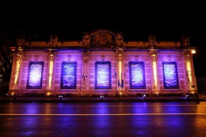  PORTO ALEGRE, RS, BRASIL, 19-05-2017. Noite dos Museus agita Porto Alegre neste sábado, por conta da chuva alguns shows foram prejudicados e foram transferidos para outro local as opções gastronômicas foram canceladas. Local da foto: MUSEU DA UFRGS (FOTO: ANDERSON FETTER/AGÊNCIA BRS)