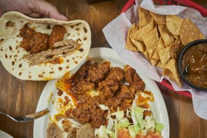 CHEF-WHARTON-ART-LSPR-043019Chips with salsa ranchera and pork in chile colorado, or red chile sauce, at Old Dannys Cocina in San Antonio, Texas, Feb. 3, 2019. A writer and chef is on a quest to tell the world about Texas Mexican food, the cooking of South Texas and northern Mexico that predates and spans the border. (John Taggart/The New York Times)Editoria: DLocal: SAN ANTONIOIndexador: JOHN TAGGARTFonte: NYTNSFotógrafo: STR