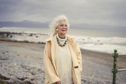 AUTHOR-LYALL-ART-LSPR-043019Jan Morris in Criccieth, Wales, March 13, 2019. It wasnât until her latest book, âIn My Mindâs Eye,â was serialized on BBC that many of her neighbors realized there was a celebrity in their midst. (Tom Jamieson/The New York Times)Editoria: ELocal: CRICCIETHIndexador: TOM JAMIESONFonte: NYTNSFotógrafo: STR