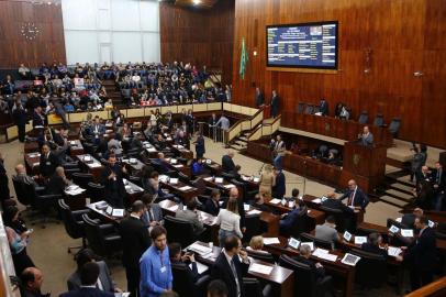  PORTO ALEGRE, RS, BRASIL, 07/05/2019- Assembleia vota em segundo turno a PEC do Plebiscito, que retira a necessidade de consulta à população para venda de CEEE, Sulgás e CRM.(FOTOGRAFO: ROBINSON ESTRÁSULAS / AGENCIA RBS)