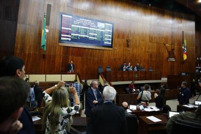  PORTO ALEGRE, RS, BRASIL, 07.05.2019. Aprovada, em segundo turno, por 39 votos favoráveis e 13 contrários, a PEC 272/2019 que retira da Constituição Estadual a exigência de plebiscito para a venda da CEEE, CRM e Sulgás.FOTO: ROBINSON ESTRASULAS/AGÊNCIA RBS