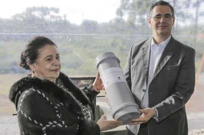 cápsula do tempo que Dona Nilva e David Randon inseriram na pedra fundamental do Memorial Randon