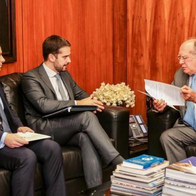 Governador Eduardo Leite e e procurador Eduardo Cunha da Costa se reúnem com o ministro Gilmar Mendes, do STF. 