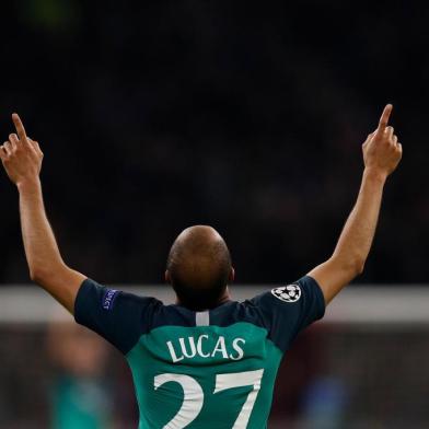  Tottenhams Brazilian forward Lucas celebrates after scoring a goal during the UEFA Champions League semi-final second leg football match between Ajax Amsterdam and Tottenham Hotspur at the Johan Cruyff Arena, in Amsterdam, on May 8, 2019. (Photo by Adrian DENNIS / AFP)Editoria: SPOLocal: AmsterdamIndexador: ADRIAN DENNISSecao: soccerFonte: AFPFotógrafo: STF