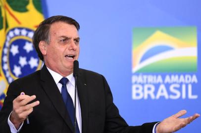 Brazilian President Jair Bolsonaro talks during the signing ceremony of the decree that facilitates to own, carry and import weapons, at the Planalto Palace in Brasilia, on May 7, 2019. (Photo by EVARISTO SA / AFP)