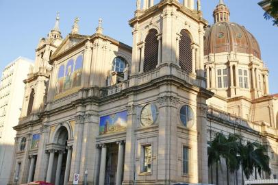  PORTO ALEGRE, RS, BRASIL 07/08/2017 - Porto Alegre ganha roteiro de pereginação, roteiro de 22 km deve ser percorrido a pé e começa na Catedral Metropolitana. (FOTO: ROBINSON ESTRÁSULAS/AGÊNCIA RBS)