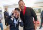 VÍDEO: Neymar recebe visita surpresa de Will Smith em Paris e fica em choque