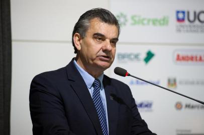 Presidente da CIC de Caxias do Sul, Ivanir Gasparin, na reunião-almoço desta segunda-feira, dia 13 de maio. 