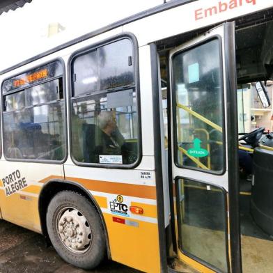  PORTO ALEGRE, RS, BRASIL, 14/05/2019- Atraso nos ônibus da linha T3.(FOTOGRAFO: JÚLIO CORDEIRO / AGENCIA RBS)