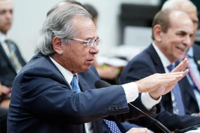 Paulo Guedes durante comissão mista do Orçamento