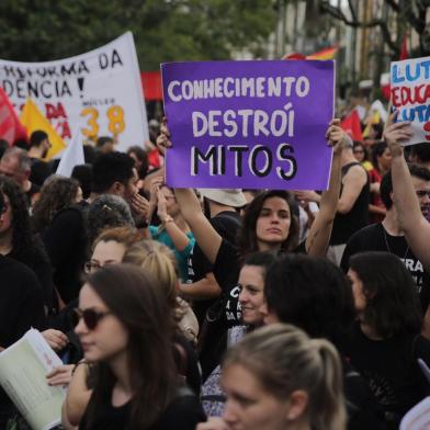 protesto ufrgs educação