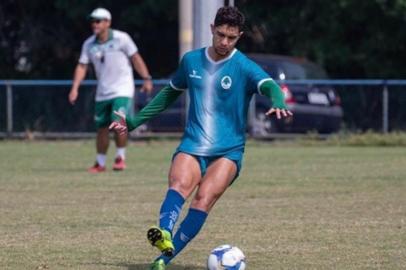 O meia Stephanno Leal, filho do ex-lateral esquerdo Branco, é o novo reforço do Juventude para a Série C. O jogador estava no Boavista-RJ